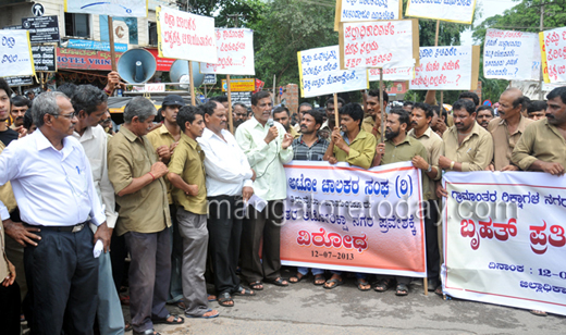 auto protest3jul12 2